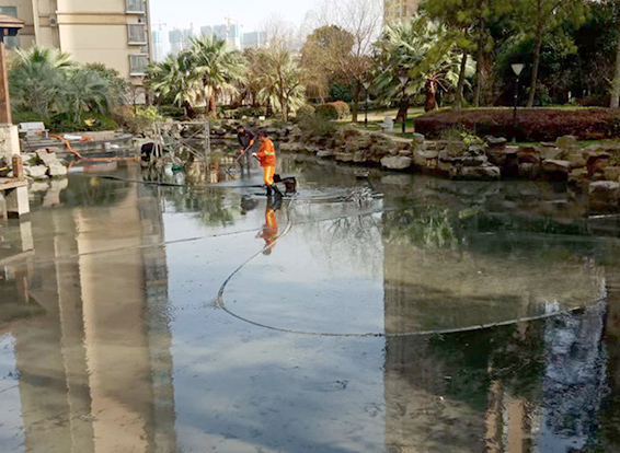 宝塔景观池淤泥清理